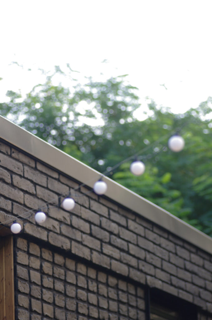 detal elewacja_płytka elewacyjna_czarna elewacja_dom własny_oppe studio